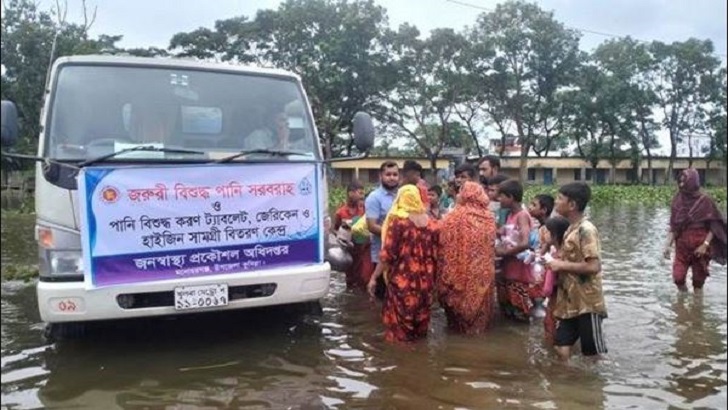 বন্যার্তদের ডিপিএইচই বিতরণ করেছে দেড় লাখ লিটার বিশুদ্ধ নিরাপদ পানি