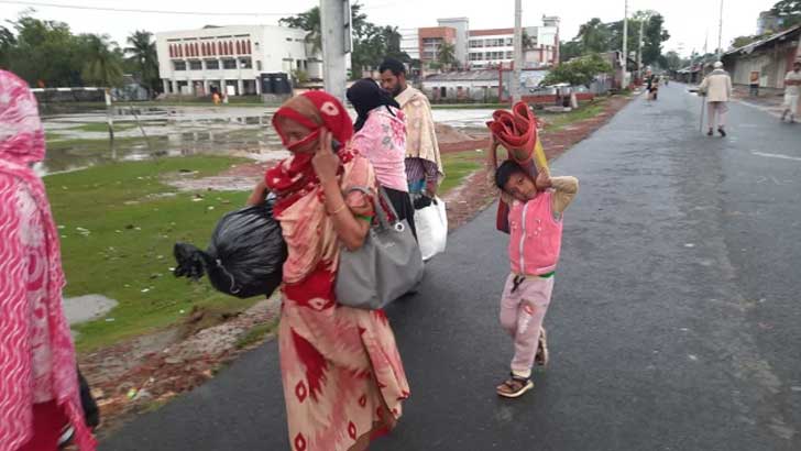 আশ্রয়কেন্দ্র থেকে ফিরছে মানুষ