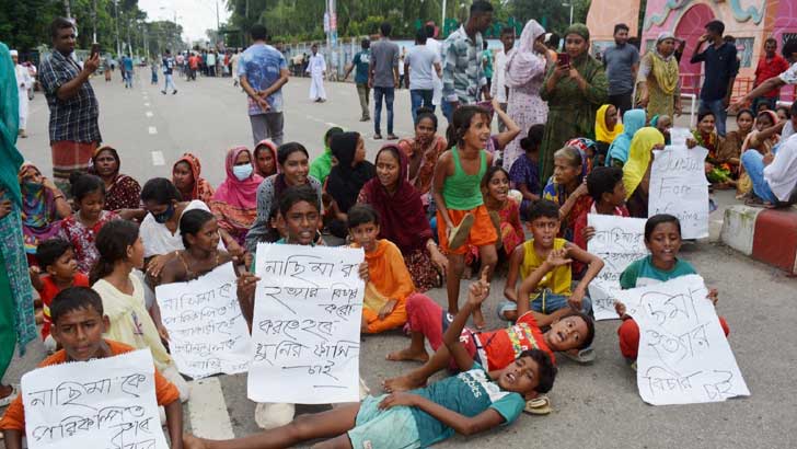 স্বামীর বিরুদ্ধে স্ত্রী হত্যার অভিযোগ, বিচারের দাবিতে সড়ক অবরোধ