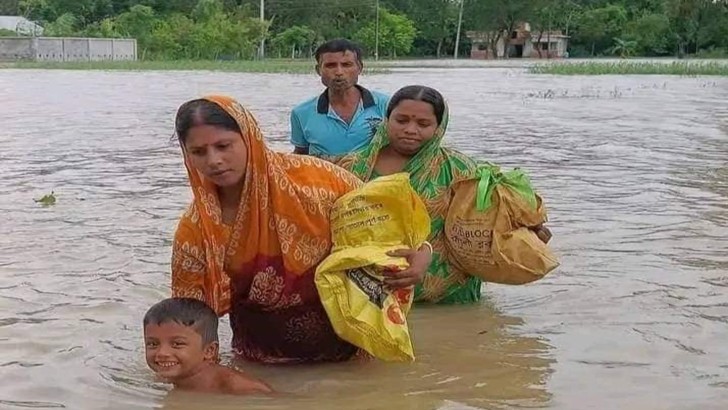 টানা বর্ষণ ও ভারত থেকে আসা ঢলে আকস্মিক বন্যায় জনজীবন বিপন্ন লাকসাম-মনোহরগঞ্জে