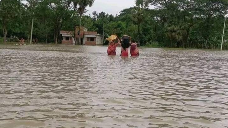 টানা বর্ষণ ও ভারত থেকে আসা ঢলে আকস্মিক বন্যায় জনজীবন বিপন্ন লাকসাম-মনোহরগঞ্জে