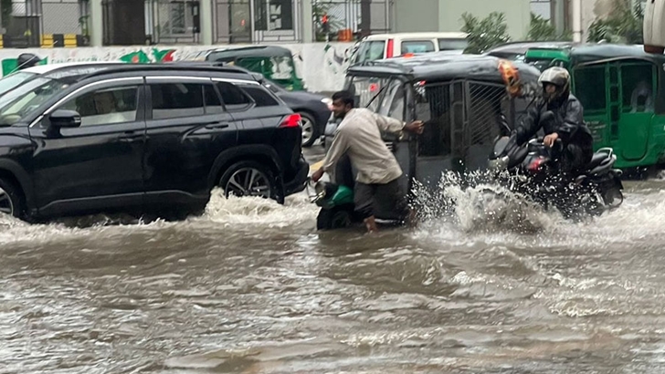 ঢাকায় সাতসকালে মুষলধারে বজ্রবৃষ্টি