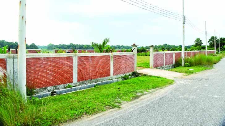 হাসিনা পরিবারের ৬০ কাঠা প্লট