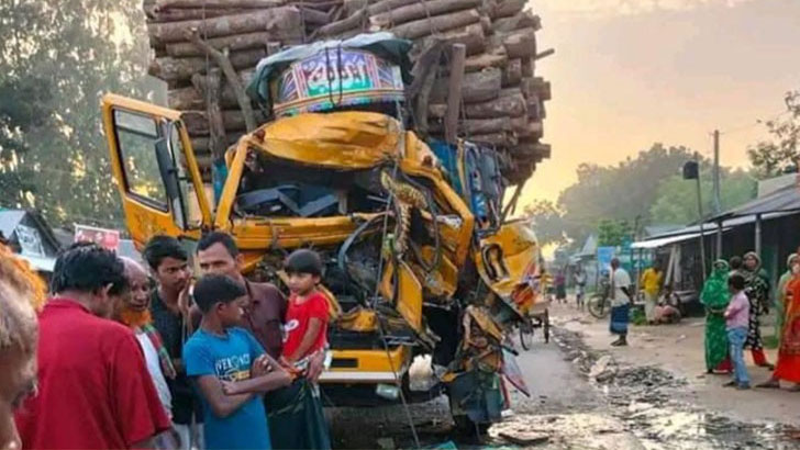 সড়ক দুর্ঘটনায় হেলপার নিহত