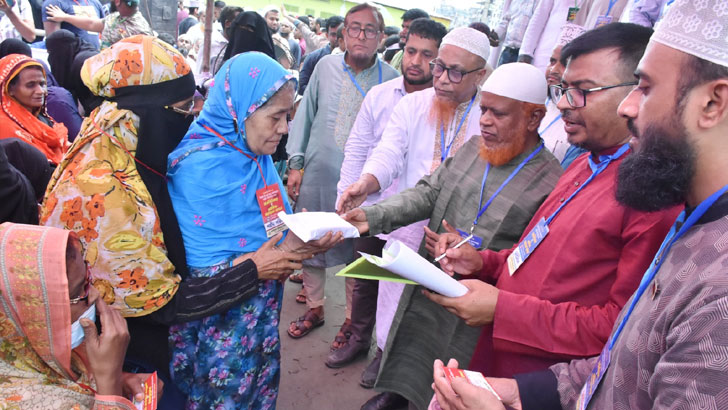 যাত্রাবাড়ীতে ২৫ শহিদ পরিবারকে অর্ধকোটি টাকা দিল জামায়াত