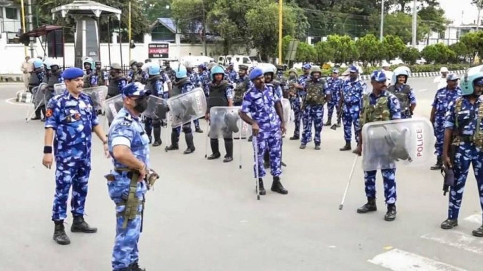 অশান্ত মণিপুরে কারফিউ জারি, বন্ধ ইন্টারনেট