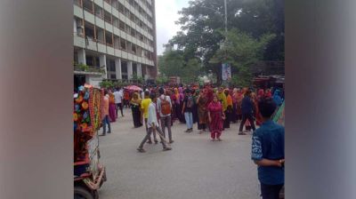 টঙ্গীতে তিন কারখানায় শ্রমিক বিক্ষোভ অবরোধ সংঘর্ষ