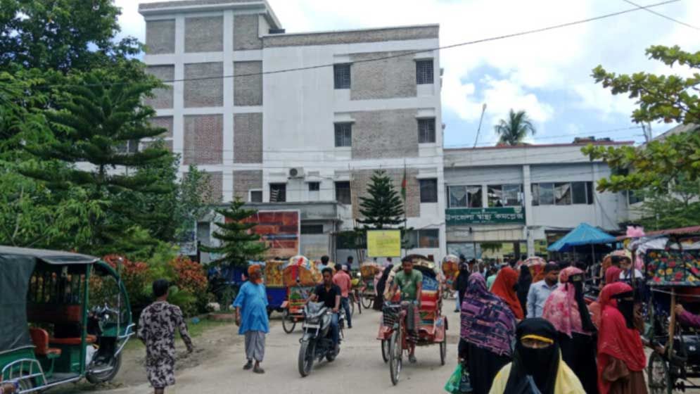 দোহার উপজেলা স্বাস্থ্য কমপ্লেক্স যেন দালালদের আখড়া