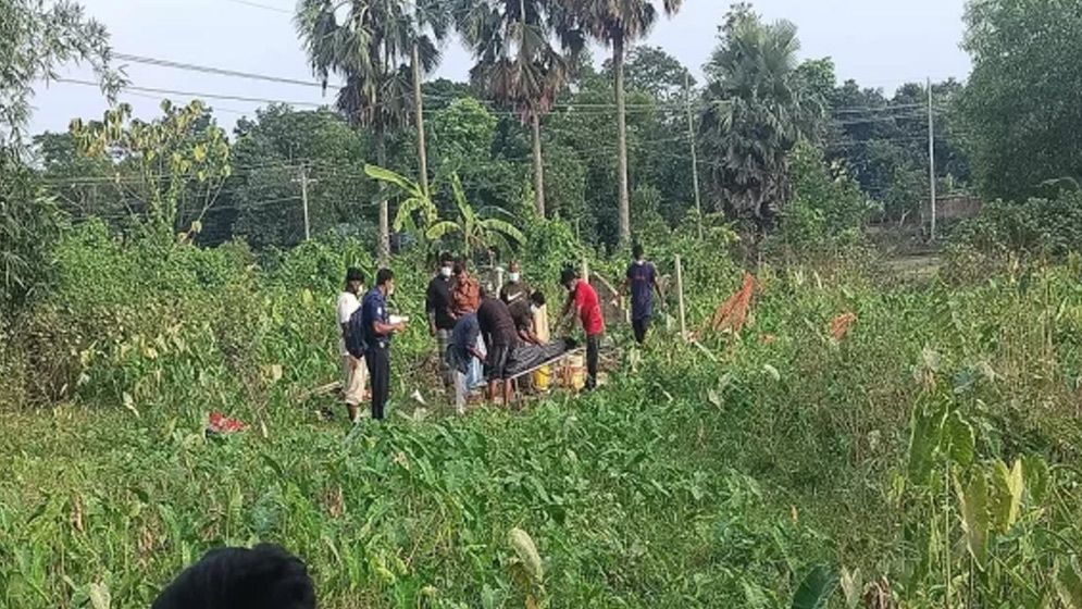 ৩৭ দিন পর কবর থেকে তোলা হলো দুই শিক্ষার্থীর লাশ