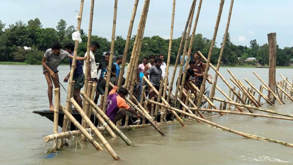 চাটমোহরে সোঁতি বাঁধ অপসারণ করল প্রশাসন