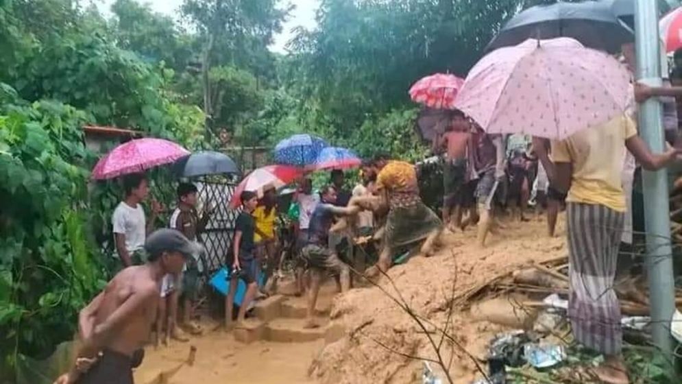 কক্সবাজারে পাহাড় ধসে দুই পরিবারের ৬ জনের মৃত্যু