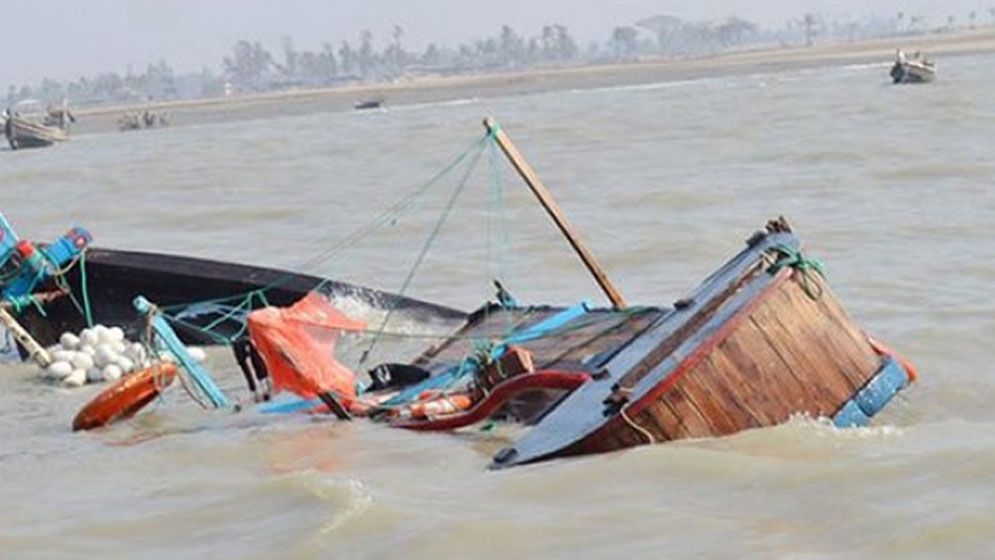 চরফ্যাশনে ট্রলার ডুবি, ৭ জেলে নিখোঁজ