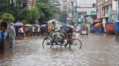 সারা দেশে বৃষ্টিতে জনজীবন স্থবির বিভিন্ন স্থানে বন্যা-জলাবদ্ধতা