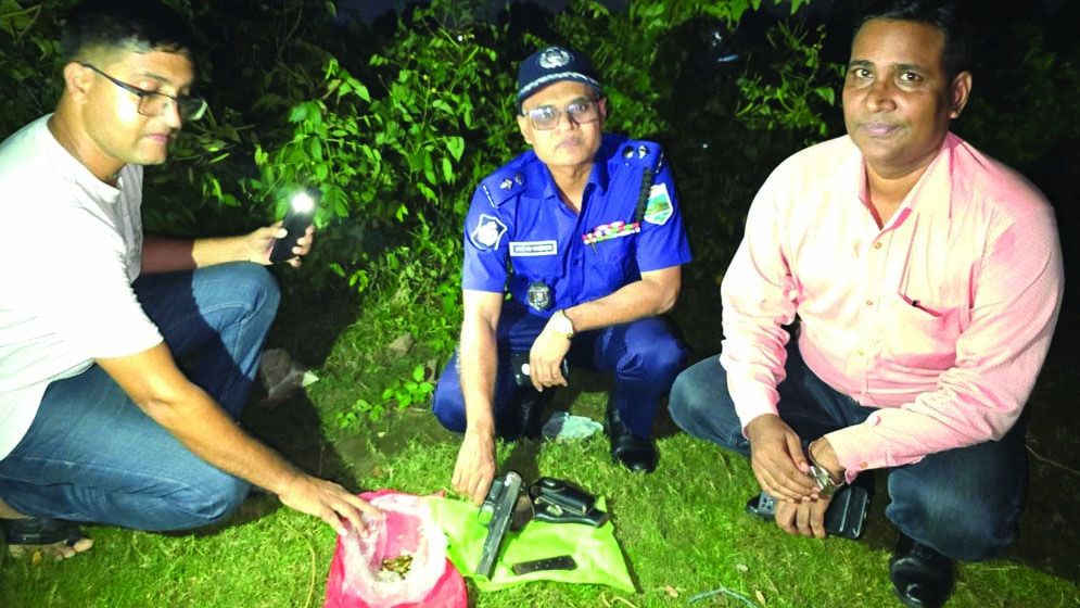 জয়পুরহাটে লুট হওয়া পিস্তল, ম্যাগাজিন ও গুলি উদ্ধার