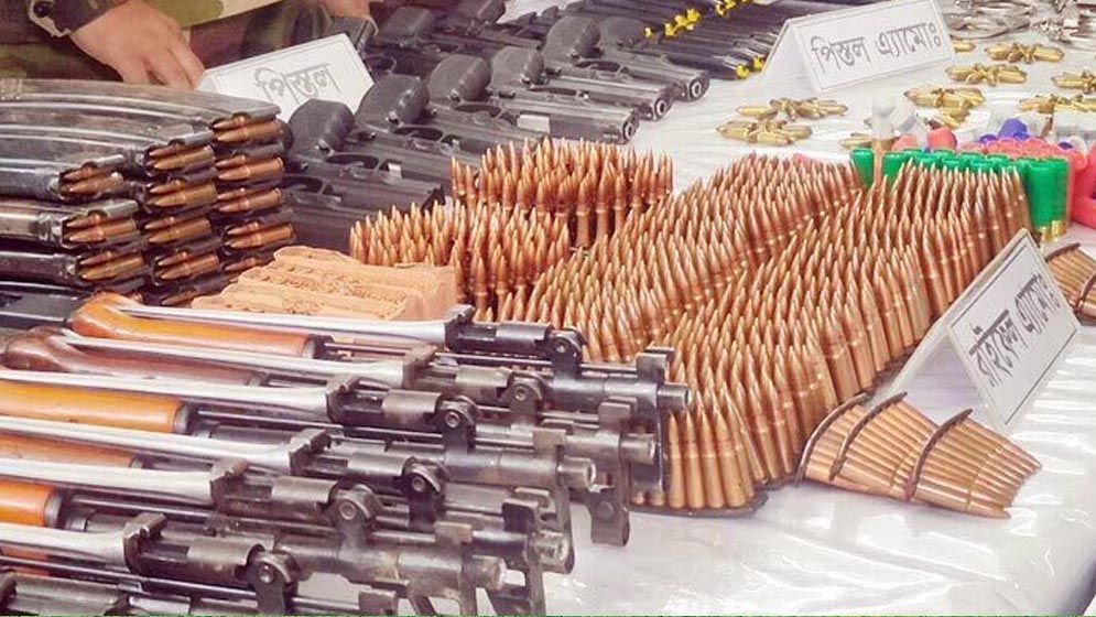 ১৫ দিনে ১৮৫ অস্ত্র উদ্ধার গ্রেফতার ৮৪