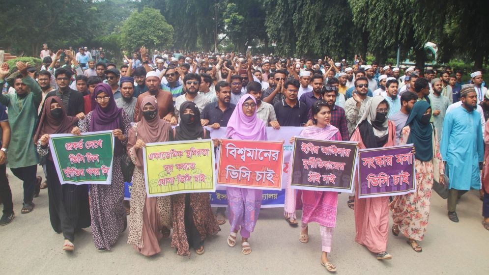 দুর্নীতিগ্রস্ত ব্যক্তি উপাচার্য হলে ক্যাম্পাসে ঢুকতে দেওয়া হবে না