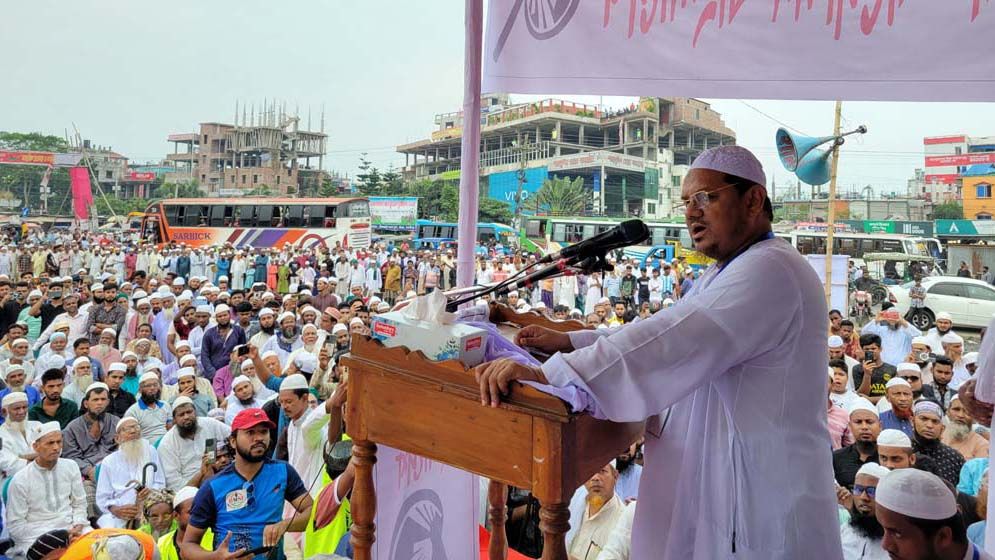 শেখ হাসিনা স্বঘোষিত প্রধানমন্ত্রী ছিলেন: চরমোনাই পির