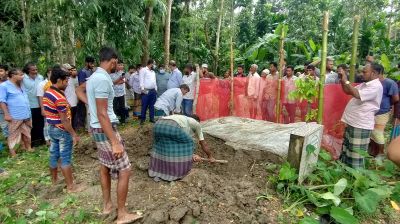 ব্যবসায়ীকে হত্যার দেড় মাস পর কবর থেকে লাশ উত্তোলন