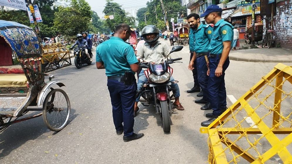 ট্রাফিক আইন লঙ্ঘন: মামলা ৯৬২, জরিমানা ৩৯ লাখ টাকা