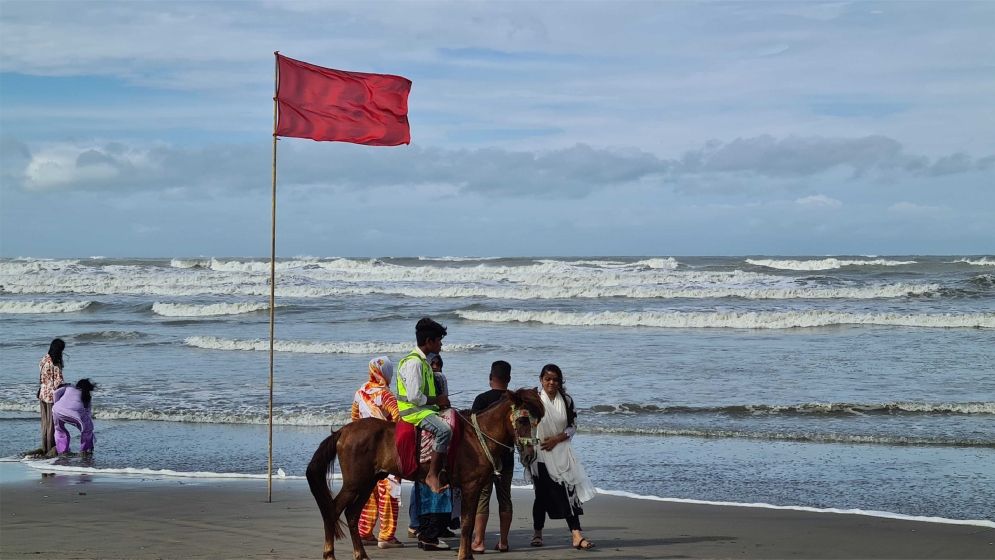 সমুদ্রে লঘুচাপ, বন্দরে ৩ নম্বর সতর্ক সংকেত