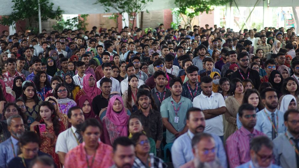 আইইউবিএটির সেমিস্টারের নবীন শিক্ষার্থীদের পরিচিতি পর্ব সম্পন্ন