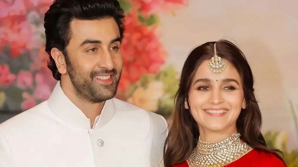 জন্মদিনে রণবীরকে ভালোবাসায় মুড়িয়ে দিলেন আলিয়া