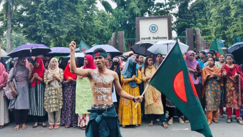 গণঅভ্যুত্থানে কণ্ঠ বিকৃতি হয়েছে কয়েকশ মানুষের