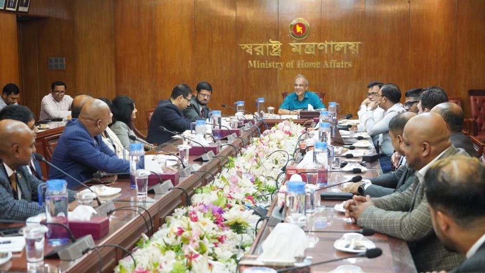 বিদেশি পর্যটকদের জন্য ভিসা প্রক্রিয়া সহজ করা হবে