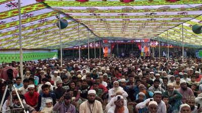 জাকাতের টাকা মাহফিল বা লিল্লাহ বোর্ডিংয়ে দেওয়া যাবে?