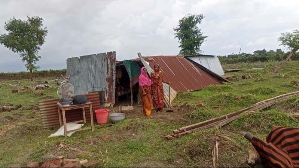 বাঘায় পদ্মার ভাঙনে খোলা আকাশের নিচে ৭০ পরিবার