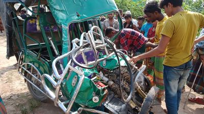 নান্দাইলে বাস-ইজিবাইক সংঘর্ষে চালকসহ নিহত ২