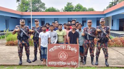 রৌমারী সীমান্তে প্রত্যাবর্তনকালে বিজিবির হাতে ১২ যুবক আটক