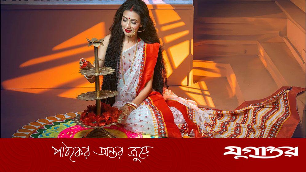 দেবীর সাজে ধরা দিলেন মিম