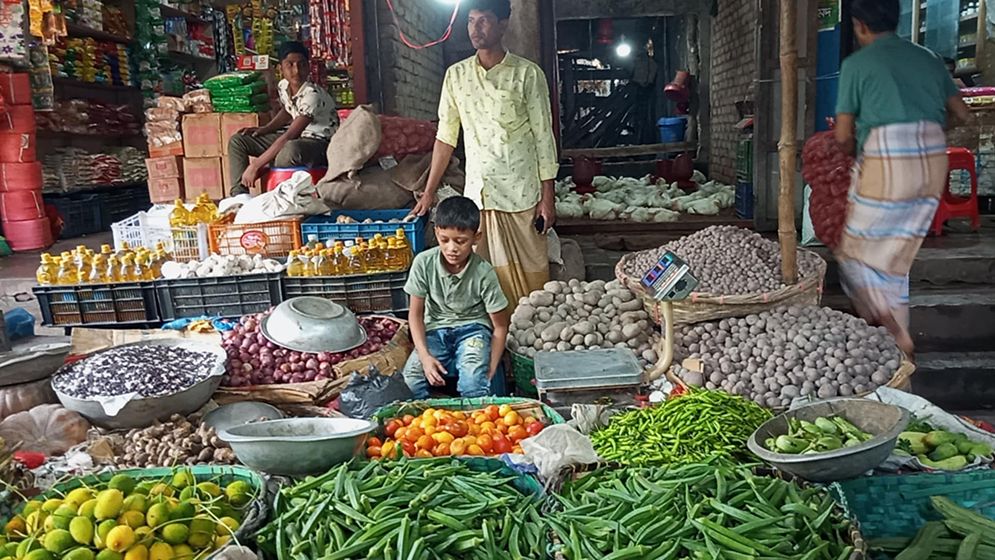 ১০০ টাকার নিচে কোনো সবজি নেই নাইক্ষ্যংছড়ি বাজারে