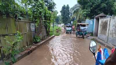 মাঝিরকান্দা-ধাপারীপাড়া বাজার সড়কে দুর্ভোগ