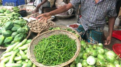 বাঘায় কাঁচা মরিচের কেজি ৪০০ টাকা