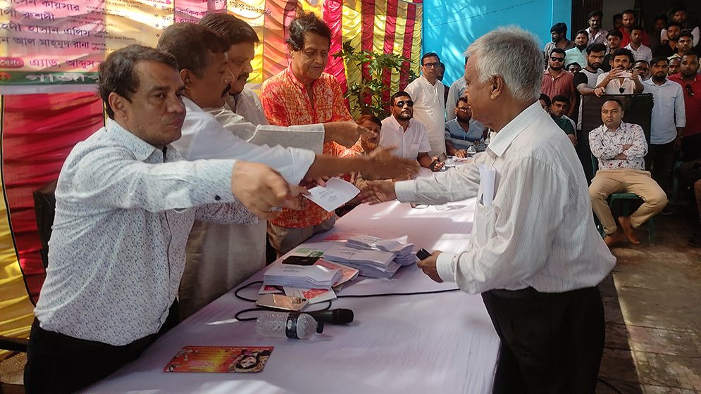 দুর্গাপূজা উপলক্ষে বিএনপির মতবিনিময় সভা ও আর্থিক অনুদান