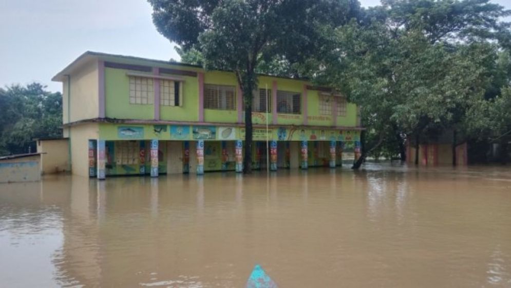 নেত্রকোনায় ১২৫ গ্রাম প্লাবিত, দুই শতাধিক স্কুল বন্ধ ঘোষণা