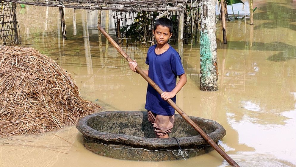 শেরপুরে পানি কমায় দৃশ্যমান ক্ষতচিহ্ন, মৃতের সংখ্যা বেড়ে ১০