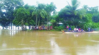 বৃষ্টিতে নেত্রকোনায় আরও নতুন এলাকা প্লাবিত