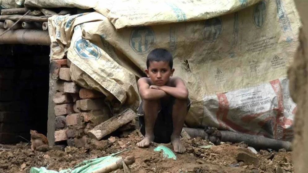 শেরপুরে বন্যায় ঘর হারানো মানুষের মানবেতর জীবন