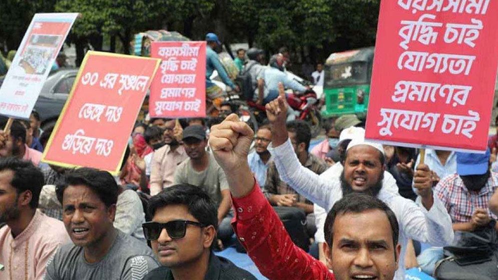 সরকারি চাকরিতে প্রবেশে পুরুষের ৩৫, নারীর ৩৭ বছর করার সুপারিশ