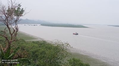 নাফ নদীতে স্পিডবোট দুর্ঘটনায় শিশু নিখোঁজ