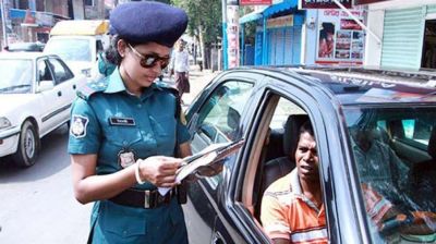 রাজধানীতে ট্রাফিক আইন লঙ্ঘনে একদিনে ৭৯৯ মামলা, জরিমানা ৩৩ লাখ