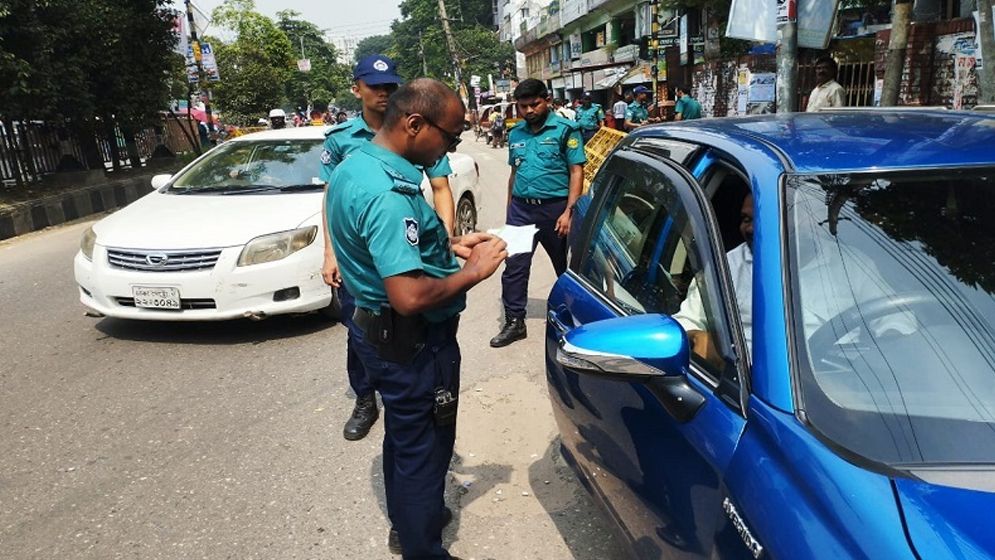 ট্রাফিক আইন লঙ্ঘন, রাজধানীতে একদিনে ৭৯৯ মামলা