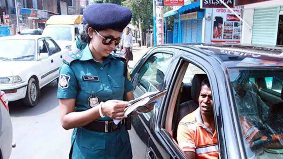 ঢাকায় একদিনে ট্রাফিক আইনে ১২১৩ মামলা, জরিমানা