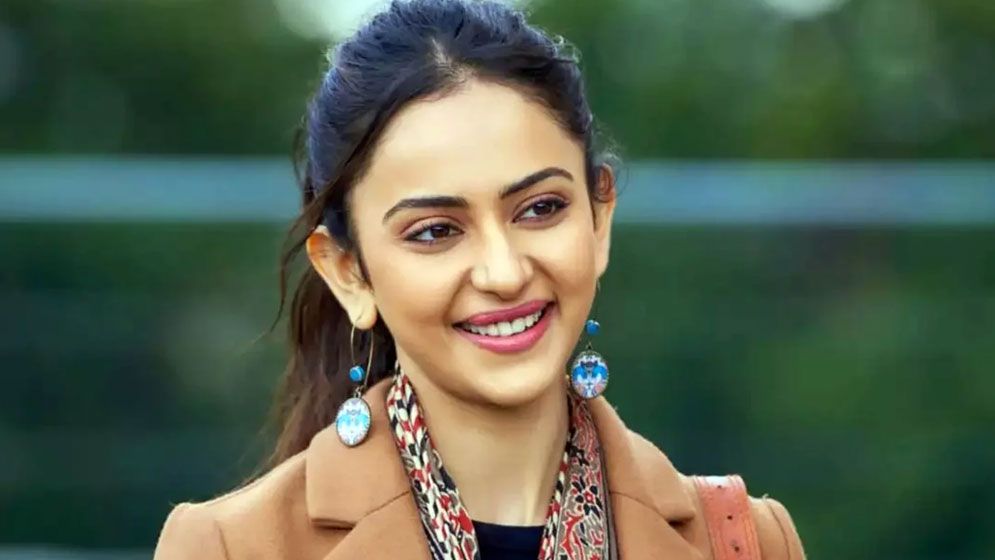গুরুতর আহত হয়েও কাজ থামাননি রাকুল