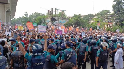 শাহবাগ ছাড়েনি আউটসোর্সিং কর্মচারীরা, যানজটে ভোগান্তি