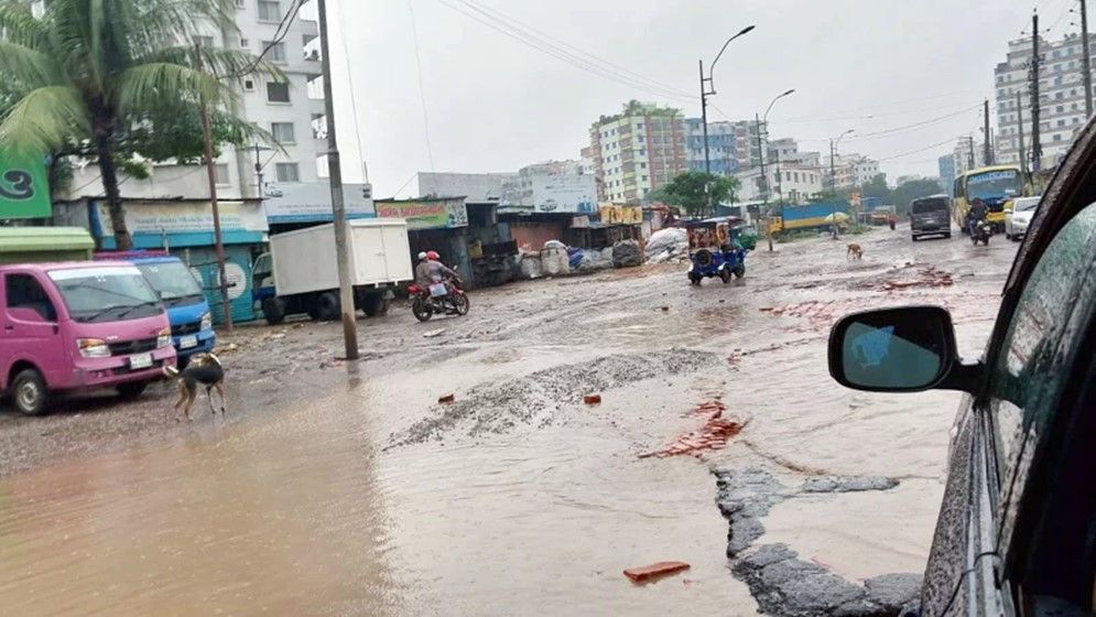 ভোগান্তির নাম ডেমরা রামপুরা সড়ক