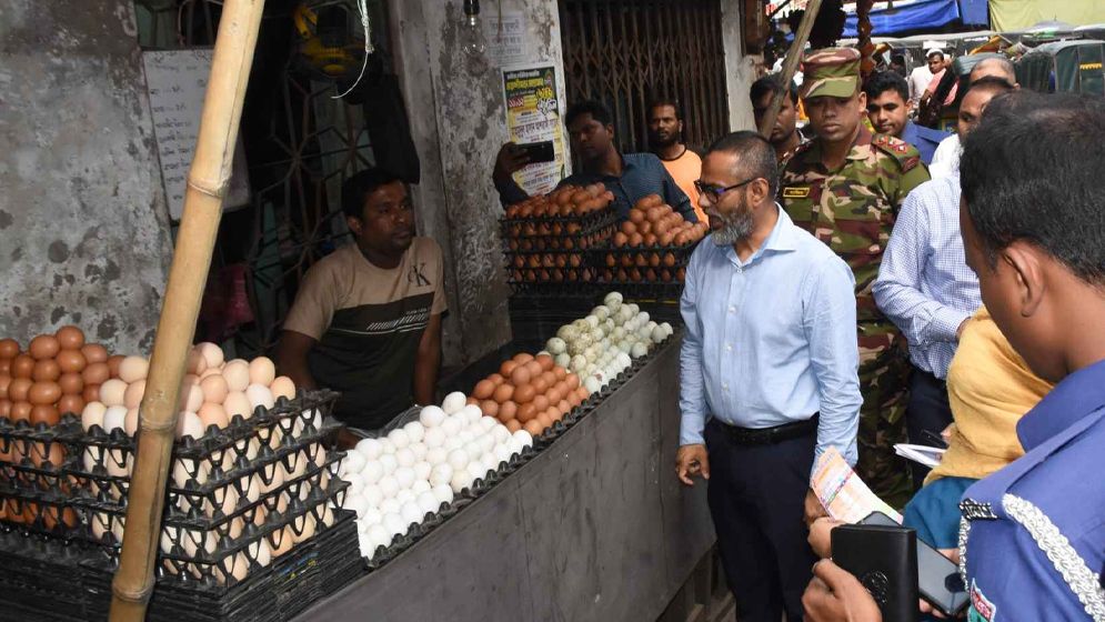 বেশি দামে ডিম বিক্রি, আফিল অ্যাগ্রোসহ ৪ প্রতিষ্ঠানকে জরিমানা